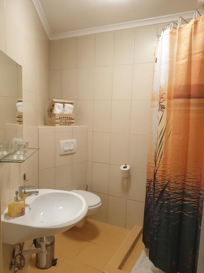 Rooms On The Beach Шіофок Екстер'єр фото